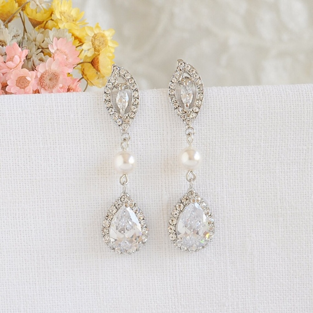 EARRING